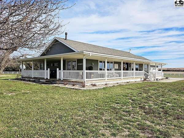 Walk-In Closet Ideas With Doors: 10 Stunning Styles to Transform Your ...