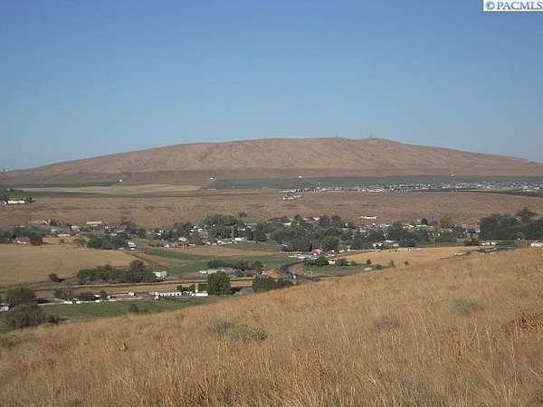 20 Acres of Agricultural & Residential Land for Sale in Benton City, Washington