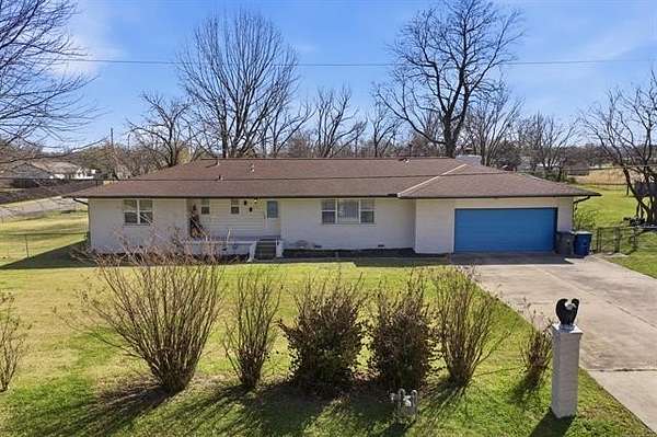 1.75 Acres of Land with Home for Sale in Tulsa, Oklahoma