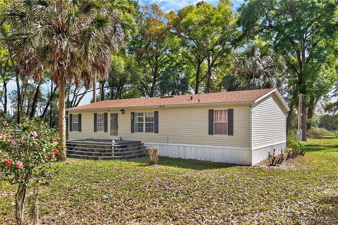 3 Acres of Land with Home for Sale in Weirsdale, Florida