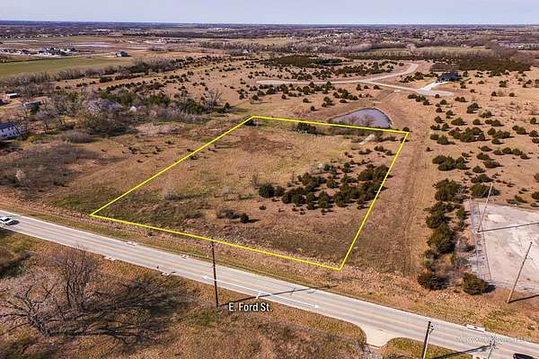 4.37 Acres of Residential Land for Auction in Valley Center, Kansas