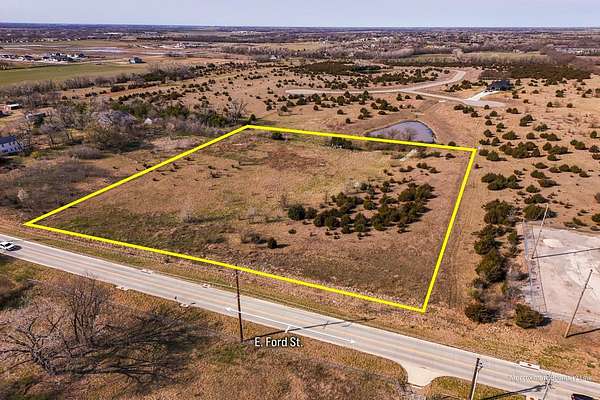 5 Acres of Residential Land for Auction in Valley Center, Kansas