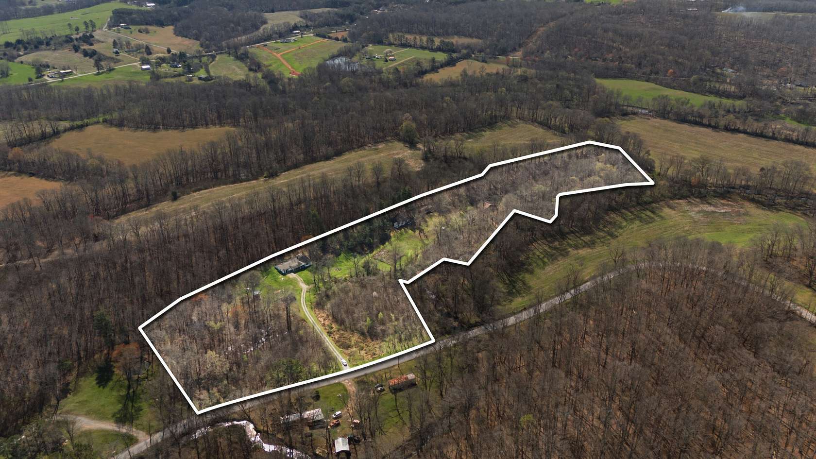 13.7 Acres of Land with Home for Sale in Summertown, Tennessee