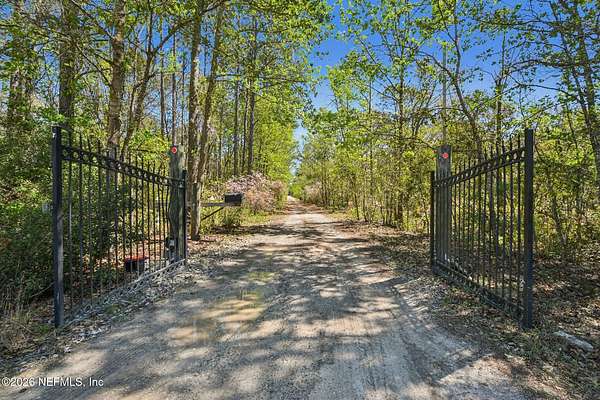 5.1 Acres of Land with Home for Sale in Middleburg, Florida