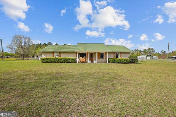 1.5 Acres of Land with Home for Sale in Blackshear, Georgia