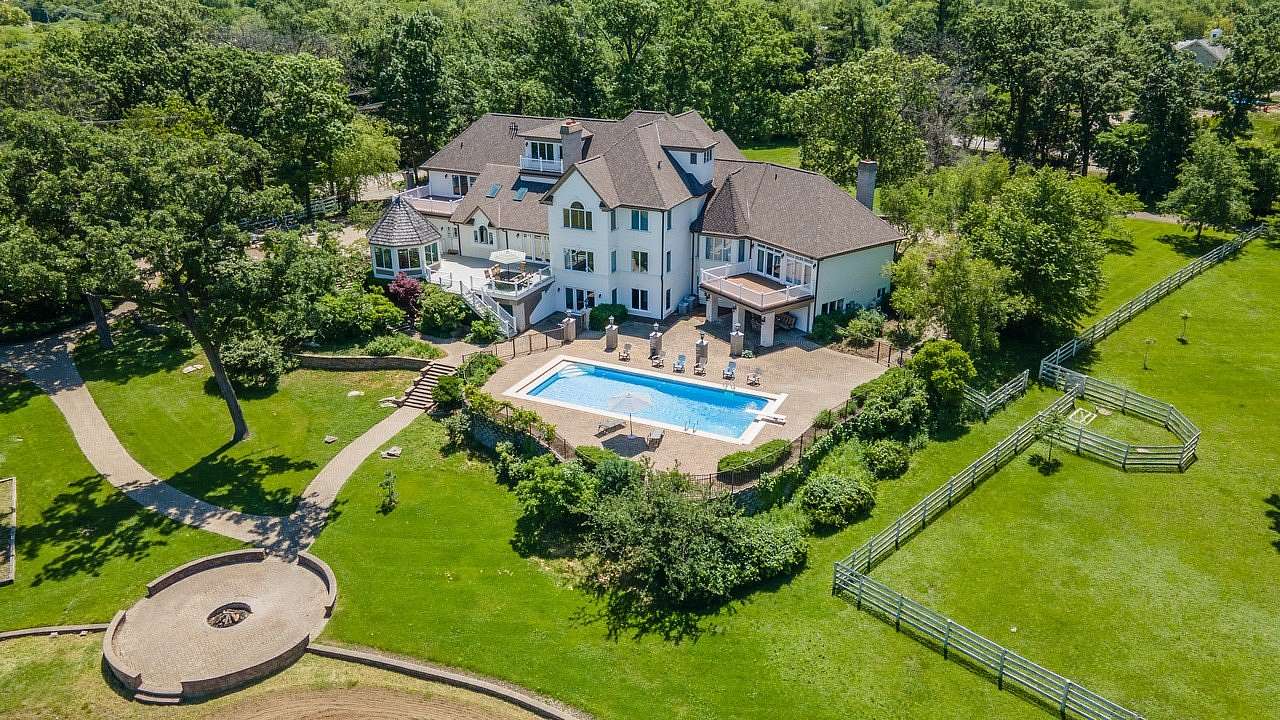 6 Acres of Land with Home for Sale in Barrington Hills, Illinois
