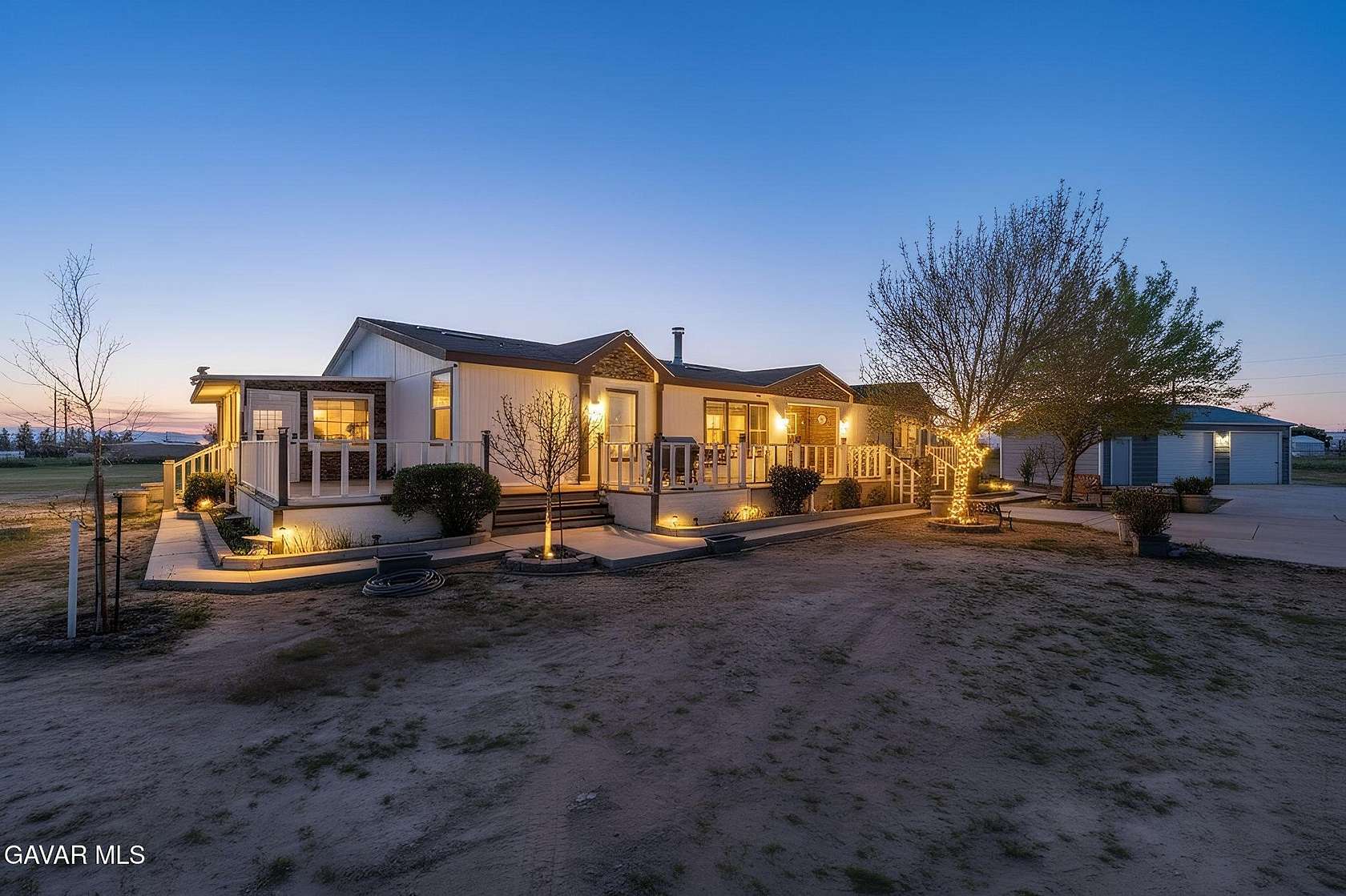 2.68 Acres of Land with Home for Sale in Rosamond, California
