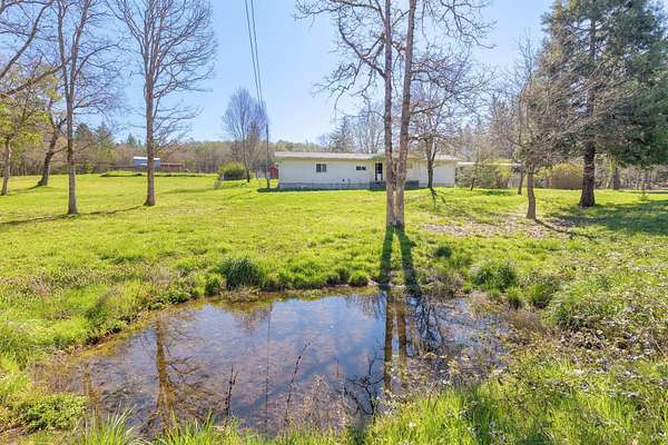 5 Acres of Land with Home for Sale in Grants Pass, Oregon