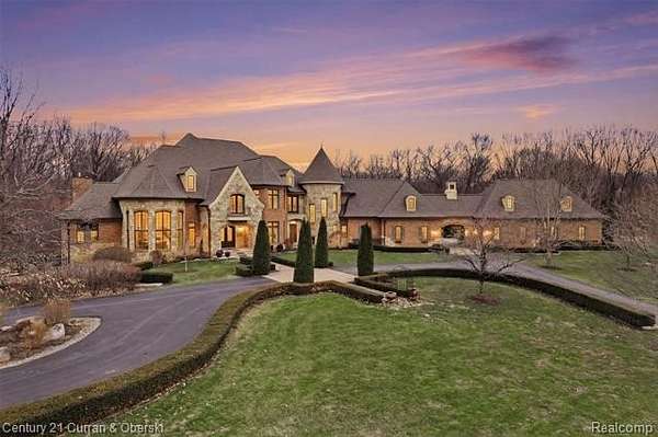 10 Acres of Land with Home for Sale in Hartland Township, Michigan