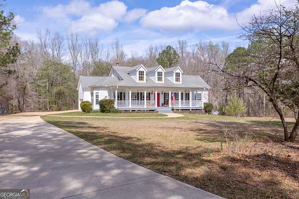 8 Acres of Land with Home for Sale in Senoia, Georgia
