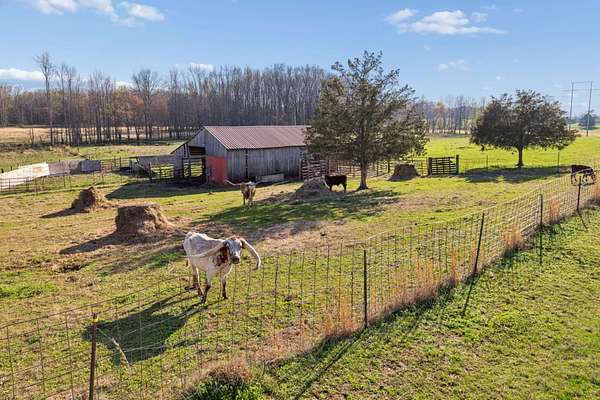 33 Acres of Land with Home for Sale in Decherd, Tennessee