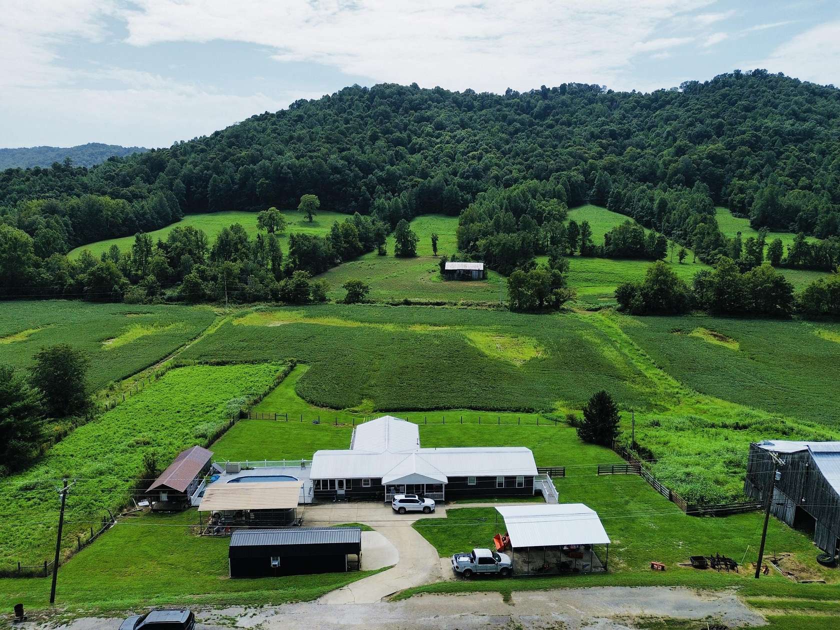 129 Acres of Land with Home for Sale in Vanceburg, Kentucky