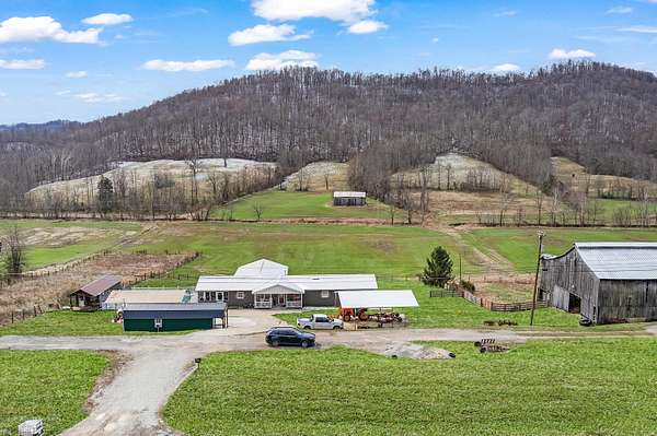 129 Acres of Land with Home for Sale in Vanceburg, Kentucky