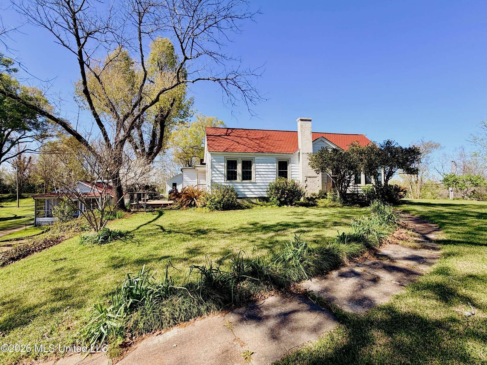 6.7 Acres of Land with Home for Sale in Natchez, Mississippi