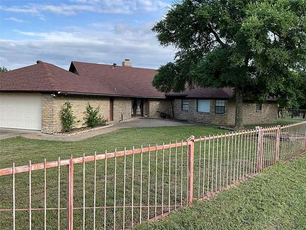 34 Acres of Land with Home for Sale in Hamilton, Texas