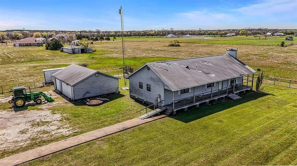 9 Acres of Land with Home for Sale in Terrell, Texas