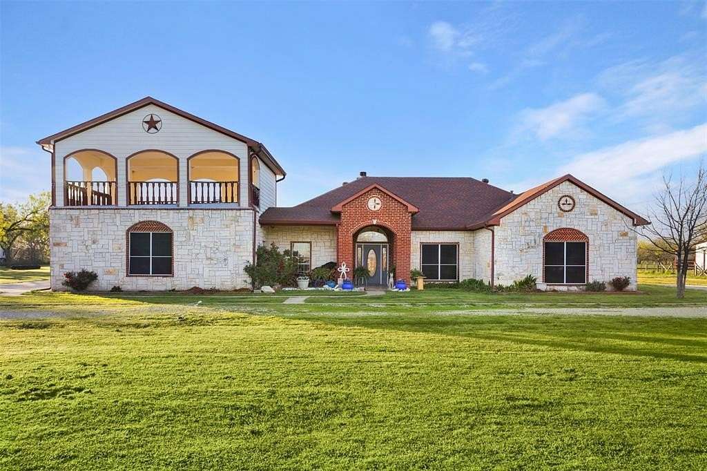 14 Acres of Land with Home for Sale in Kaufman, Texas