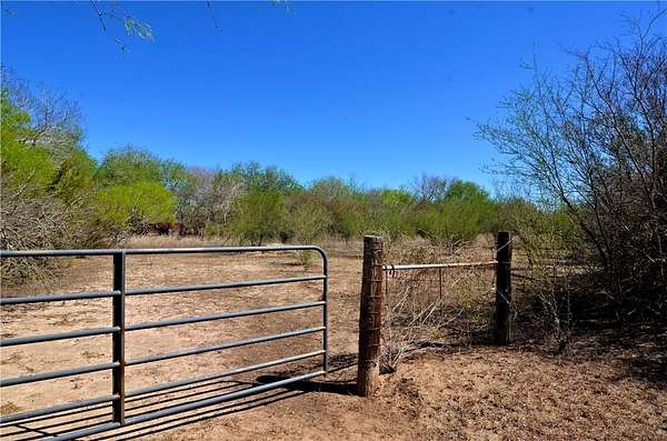 5 Acres of Residential Land for Sale in Beeville, Texas