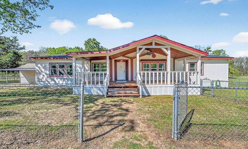 16.2 Acres of Land with Home for Sale in Kemp, Texas