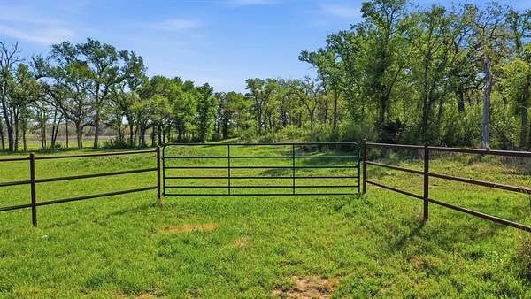 5 Acres of Residential Land for Sale in Santo, Texas