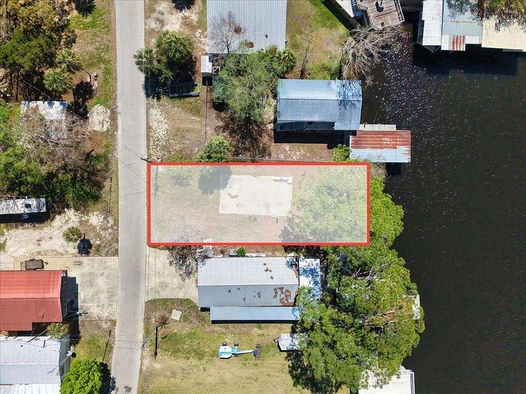 0.13 Acres of Land for Sale in Suwannee, Florida