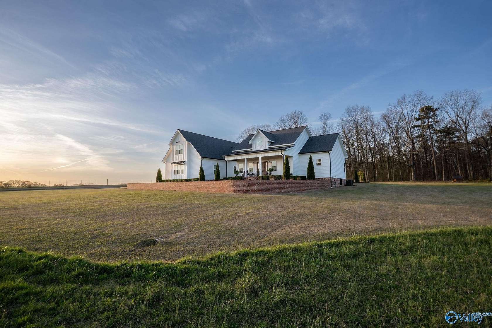 17 Acres of Land with Home for Sale in Fort Payne, Alabama