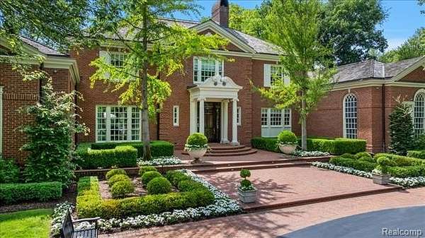 2.6 Acres of Land with Home for Sale in Bloomfield Hills, Michigan