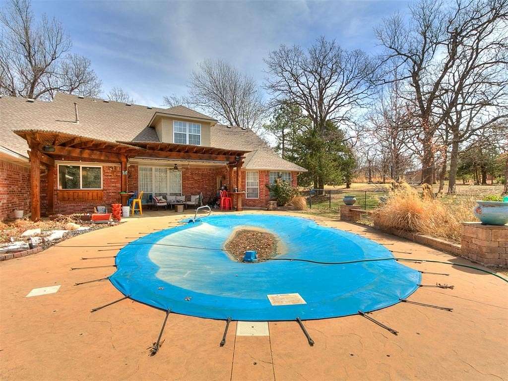 1.52 Acres of Land with Home for Sale in Choctaw, Oklahoma