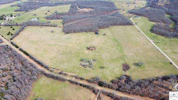 60 Acres of Agricultural & Residential Land for Sale in Edwards, Missouri
