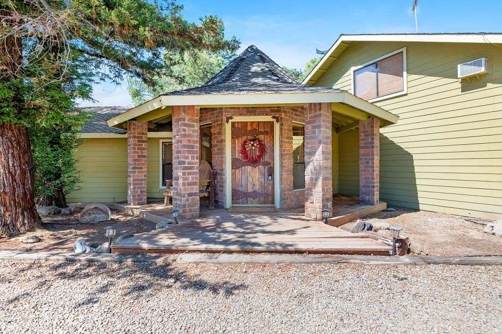 995 Acres of Agricultural Land with Home for Sale in Coalinga, California