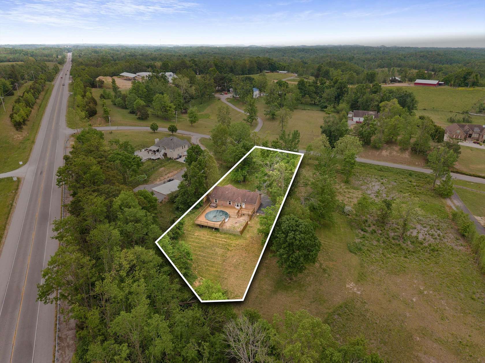 1.74 Acres of Land with Home for Sale in Westmoreland, Tennessee