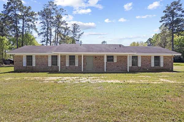 1.5 Acres of Land with Home for Sale in Silsbee, Texas