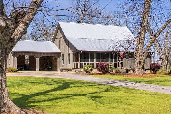 12.6 Acres of Land with Home for Sale in Albany, Georgia