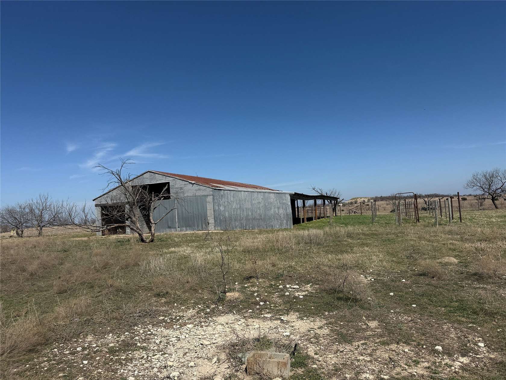 46 Acres of Land for Sale in Hamilton, Texas