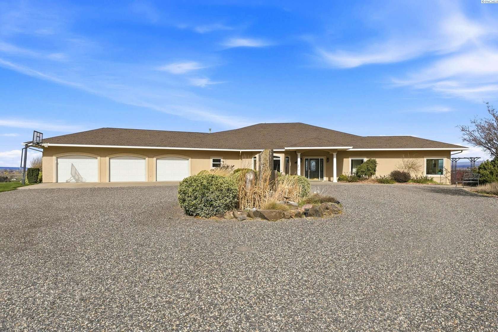 6.85 Acres of Land with Home for Sale in Prosser, Washington