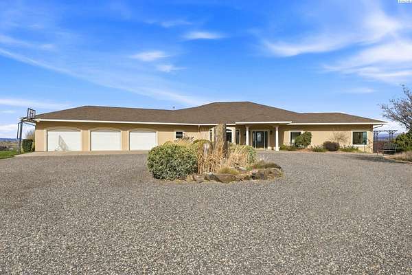 6.85 Acres of Land with Home for Sale in Prosser, Washington