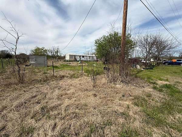 1.5 Acres of Land with Home for Sale in Quinlan, Texas