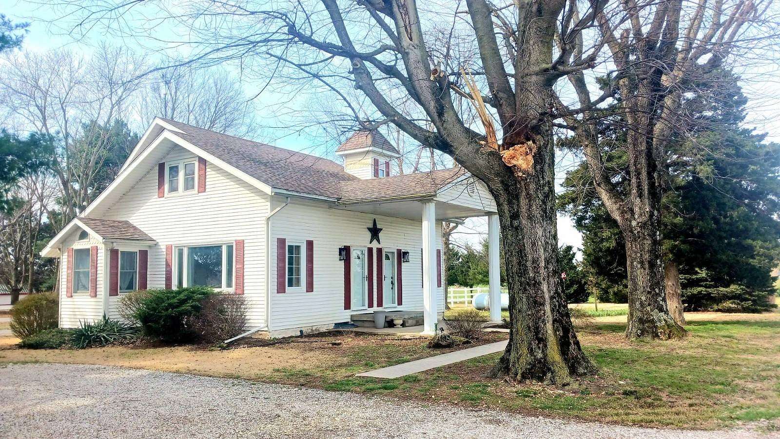 1.5 Acres of Land with Home for Sale in Palestine, Illinois