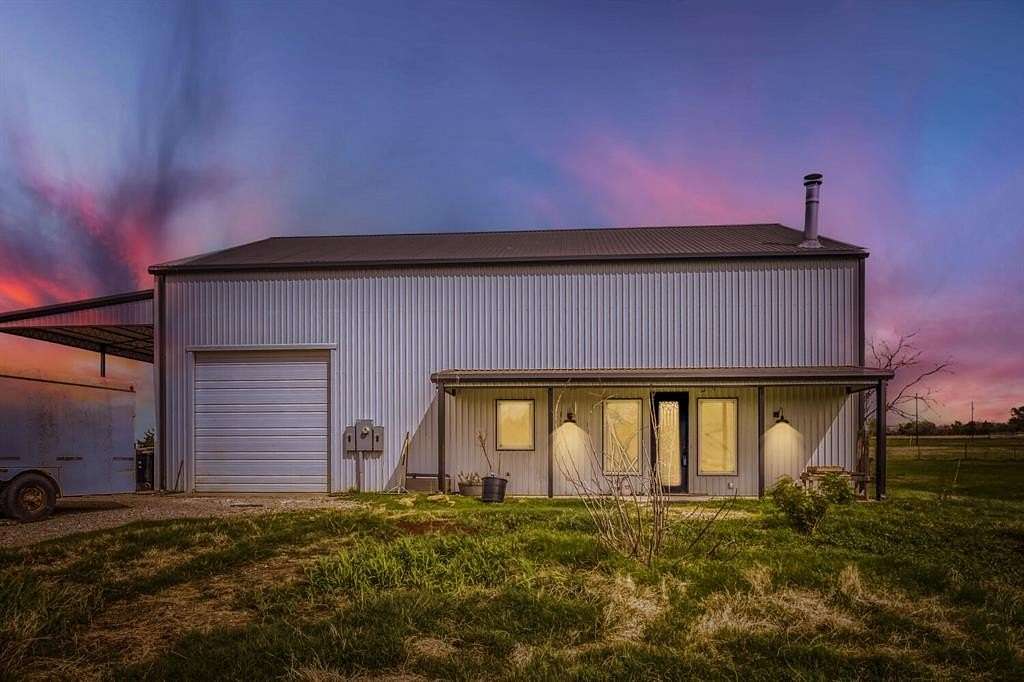 18.3 Acres of Land with Home for Sale in Kaufman, Texas