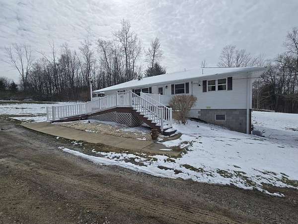 15.4 Acres of Land with Home for Auction in Centerville, Pennsylvania