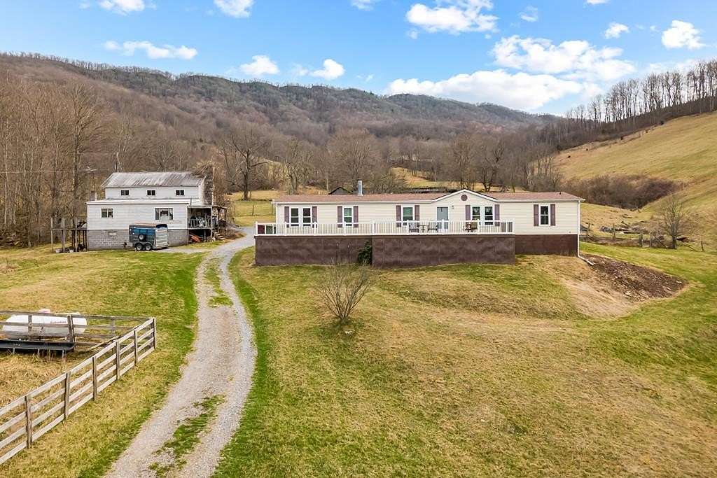 158 Acres of Land with Home for Sale in Narrows, Virginia