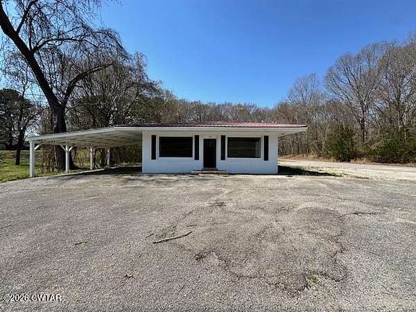 1.5 Acres of Land with Home for Sale in Bradford, Tennessee