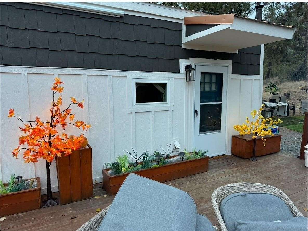 20.4 Acres of Recreational Land with Home for Sale in Fruitland, Washington