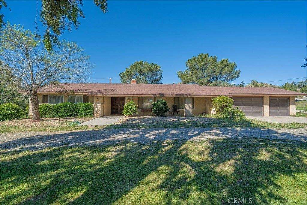 2.43 Acres of Land with Home for Sale in Agua Dulce, California