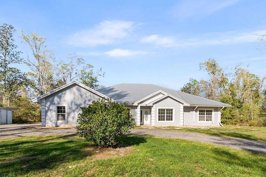 3 Acres of Land with Home for Sale in Old Town, Florida