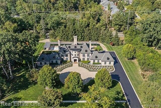 2.26 Acres of Land with Home for Sale in Bloomfield Hills, Michigan