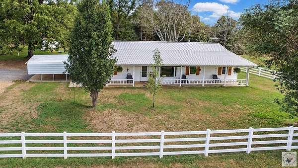 26 Acres of Land with Home for Sale in Texarkana, Arkansas