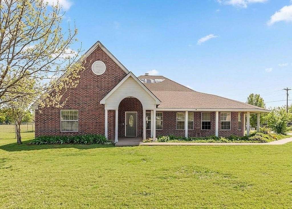 1.58 Acres of Land with Home for Sale in Fort Worth, Texas