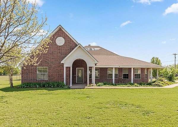 1.58 Acres of Land with Home for Sale in Fort Worth, Texas