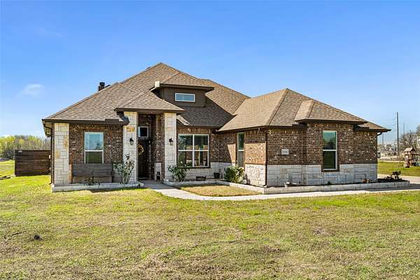 2.54 Acres of Land with Home for Sale in Nevada, Texas